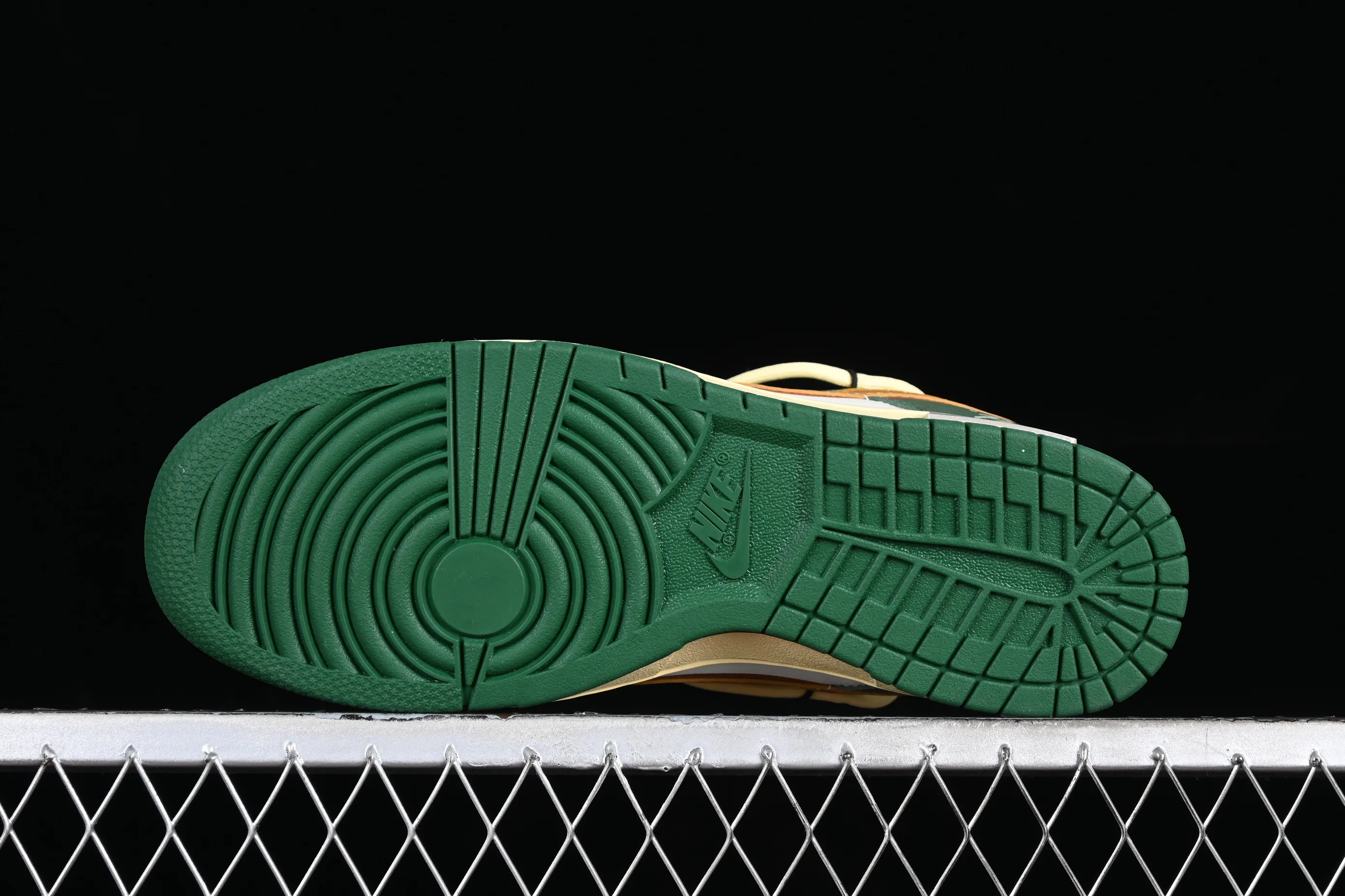 All Categories Nk SB Dunk Series Nk SB Dunk Low Low-top Sneakers Nk Dunk Low Panda Prank-Street Summer Graffiti Green Orange SB Strappy Low-top Casual Sneakers DD1391-300